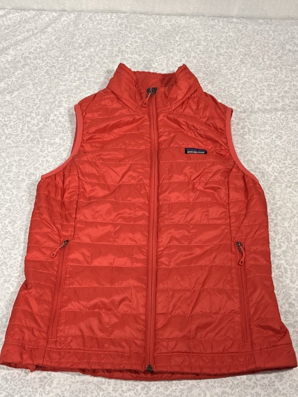 Patagonia Nano Puff Vest Women Small Red Quilted PrimaLoft Full Zip Outdoor Hike